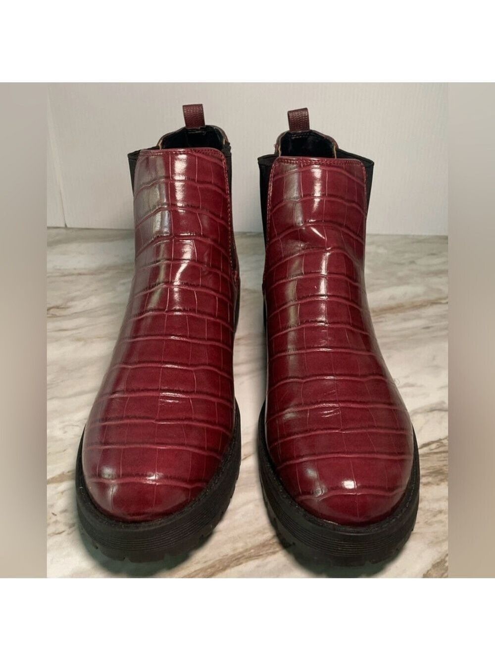 FERGIE Burgundy Leather Croc Embossed Ankle Boots Size 7.5